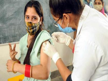 Corona Vaccine Booster dose may get green signal as antibodies not made in 20% of vaccinated people | Corona Vaccine: बूस्टर डोसला ग्रीन सिग्नल? २० टक्के लोकांमध्ये अँन्टीबॉडी बनली नाही, क्लिनिकल चाचणीत खुलासा