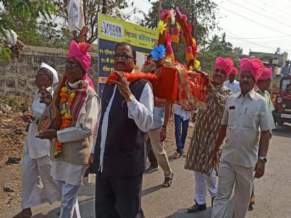 For the promotion of Marathi language, it is necessary to hold literary conventions in rural areas as well - Appasaheb Khot | मराठी भाषेच्या संवर्धनासाठी ग्रामीण भागातही साहित्य संमेलन होणं गरजेचं - आप्पासाहेब खोत