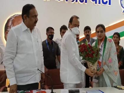 Rupali Patil Thombare joined NCP in Presence of Ajit Pawar, Jayant patil, warned to MNS | Rupali Patil Thombare: अजित पवारांच्या उपस्थितीत रुपाली पाटील ठोंबरे राष्ट्रवादीत दाखल: प्रवेश करताच मनसेला दिला इशारा