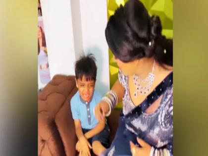 Video: Seeing the woman's makeup, the boy started crying loudly; He did not recognize his own mother | Video: महिलेचा मेकअप पाहिला अन् मुलगा जोरजोरात रडायला लागला; स्वत:च्या आईलाच ओळखलं नाही