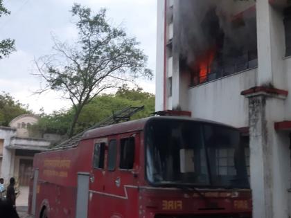 Fire at RTO office in Wardhya; Ashes of documents with computers | वर्ध्यात आरटीओ कार्यालयाला आग; संगणकांसह कागदपत्राची राख