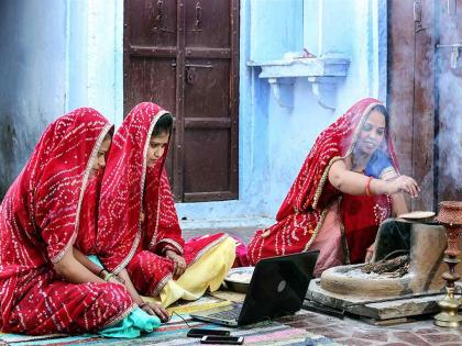 Social media in rural areas; Increase in female users | ग्रामीण भागामध्ये साेशल मीडिया जाेरात; महिला वापरकर्त्यांमध्ये माेठी वाढ 