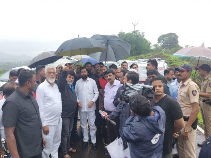 Raigad Irshalwadi Landslide: Search at Irshalwadi on war footing; Chief Minister Shinde along with 4 ministers at the spot | इर्शाळवाडी इथं शोधकार्य युद्धपातळीवर; मुख्यमंत्री शिंदेंसह ४ मंत्री घटनास्थळी