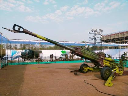 Nashik People get a chance to see the powerful guns of the war up close at the arms exhibition | शस्त्रास्त्र प्रदर्शनात युद्धातील शक्तिशाली तोफा जवळून पाहण्याची नाशिककरांना संधी