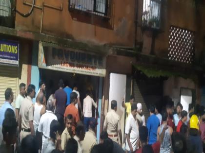 Three slabs of a building collapsed in Nerul; 6 people seriously injured | नेरूळमध्ये इमारतीचे तीन स्लॅब कोसळले; ६ जण गंभीर जखमी