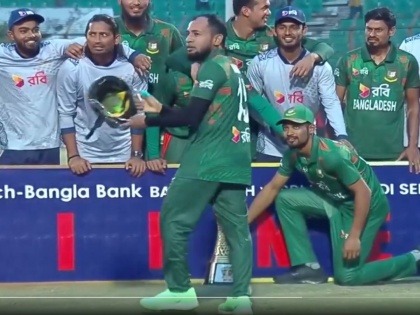 Bangladesh Vs Sri lanka: The ghost of Timed-out in the World Cup is out again, as soon as Bangladesh wins the series, they take out the key of Sri Lanka. | वर्ल्डकपमधील Timed-out चं भूत पुन्हा बाहेर, मालिका जिंकताच बांगलादेशने काढली श्रीलंकेची कळ  