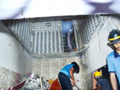 Six killed, six injured in slab collapse in Kalyan; Rs 5 lakhs to families of deceased | कल्याणमध्ये स्लॅब कोसळून सहा ठार; सहा जखमी; मृतांच्या कुटुंबीयांना ५ लाखांचे अर्थसहाय्य Six killed, six injured in slab collapse in Kalyan; Rs 5 lakhs to families of deceased | कल्याणमध्ये स्लॅब कोसळून सहा ठार; सहा जखमी; मृतांच्या कुटुंबीयांना ५ लाखांचे अर्थसहाय्य
