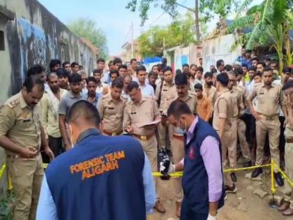 Wife along with lover kills husband in Aligarh, Uttar Pradesh | प्रियकरासोबत मिळून पतीची केली हत्या, लग्नाआधीपासून सुरू होते अफेअर; हत्येनंतर रचला बनाव Wife along with lover kills husband in Aligarh, Uttar Pradesh | प्रियकरासोबत मिळून पतीची केली हत्या, लग्नाआधीपासून सुरू होते अफेअर; हत्येनंतर रचला बनाव