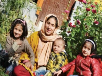 In Kashmir, a mother of three topped the 10th supplementary examination in the state | काश्मिरात दहावीच्या पुरवणी परीक्षेत तीन मुलांची आई राज्यात पहिली