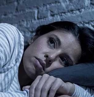 झोप लागत नाही, लागली तर दचकून जाग येते? ‘हा’ एकच पदार्थ रोज खा आणि झोपा ढाराढूर निवांत