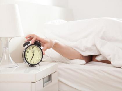 Know how insomnia is associated with hereditary problem | झोपेच्या अनेक समस्यांचा सामना करावा लागतोय?; हे असू शकतं कारण