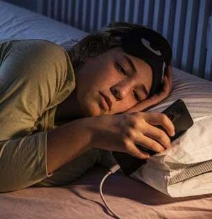 तुम्ही रात्री ११ नंतर झोपत असाल तर तुमचं वजन कमीच होणार नाही! झोप ठरवते वजनाचं गणित, एक चूक-सुटते पोट