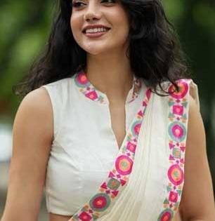 Summer Fashion: उन्हाळ्यासाठी स्लिव्ह्जलेस ब्लाऊज शिवायचंय? पाहा १० युनिक पॅटर्न्स, दिसाल स्मार्ट- आकर्षक