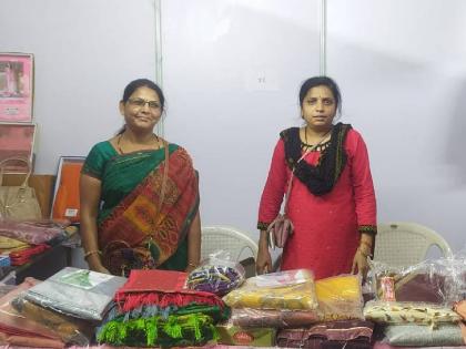 60 stalls at Navtejaswini Mahotsav displaying various products produced by women of self-help groups | नवतेजस्विनी महोत्सवात ६० स्टॉल बचत गटाच्या महिलांनी उत्पादित केलेल्या विविध वस्तुंचे प्रदर्शन