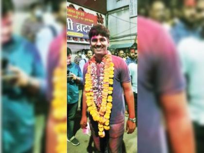 The son of a tempo driver came first in the state in MPSC | टेम्पो चालकाचा मुलगा आला MPSCमध्ये राज्यात पहिला; एका गुणाने हुकली हाेती संधी