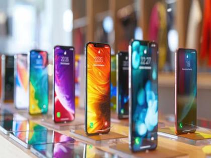 Oh, what happened to it being expensive, it's the most sold phone in the world...; Which phone samsung or apple iphone? | अरे महाग असला म्हणून काय झाले, जगात तोच सर्वाधिक विकला जातोय...; पहिल्या दहात एक स्वस्तही स्मार्टफोन... Oh, what happened to it being expensive, it's the most sold phone in the world...; Which phone samsung or apple iphone? | अरे महाग असला म्हणून काय झाले, जगात तोच सर्वाधिक विकला जातोय...; पहिल्या दहात एक स्वस्तही स्मार्टफोन...