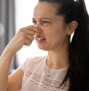 पावसाळ्यात घरात कुबट-दमट वास येतो? ५ उपाय- घरात वाटेल प्रसन्न रोज