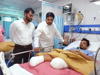 Shiv Sena city chief Mahesh Gaikwad helped the youth of Kalyan who lost his leg in a local accident | पाय गमावलेल्या ‘त्या’ तरुणाच्या उपचारासाठी शिवसेना सरसावली; १ लाखाची मदत