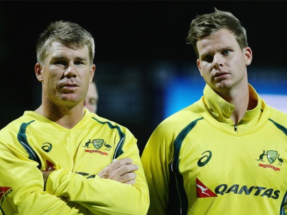 ICC World Cup 2019: Warner and Smith booed as Australia topples Afghanistan in World Cup | ICC World Cup 2019: 'या' जोडीनं स्मिथ, वॉर्नरला 'अस्सं' डिवचलं की अख्खं स्टेडियम पाहत राहिलं!