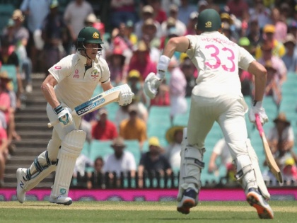 Crowd goes wild as Steve Smith takes 39 balls to open his account on Day 1 of Sydney Test, Watch Video | Video : स्टीव्ह स्मिथची पहिली धाव अन् चाहत्यांच्या आनंदाला उधाण, नेमकं अस झालं तरी काय?