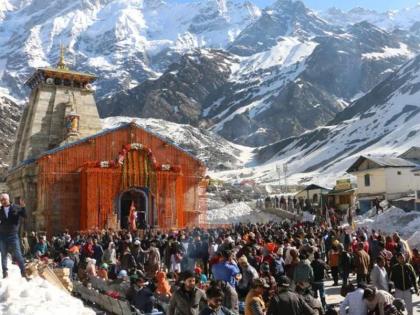 Chardham Pilgrims Frightened By Avalanche; Uttarakhand is facing difficulties | चारधाम यात्रेकरू हिमस्खलनामुळे भयभीत; उत्तराखंडात करावा लागतोय अडचणींचा सामना