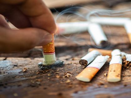 More than 300,000 Britons have quit smoking due to COVID-19-SRJ | Corona Effect: CoronaVirus Effect: कोरोनामुळे असेही घडले, अनेकजण 'या' सवयीतून सुटले!