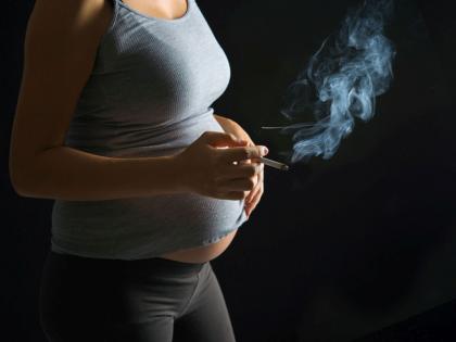 Children's lungs are smaller due to mother's smoking; Fear of childhood asthma | आईच्या धूम्रपानामुळे मुलांची फुफ्फुसे होताहेत लहान; बालपणात दम्याचा आजार होण्याची भीती