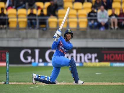 Smriti Mandhana Fastest Indian Women Cricketer to Score 2000 ODI Runs, third in world | स्मृती मानधनाचा वन डेत विश्वविक्रम, जगात पटकावलं तिसरं स्थान