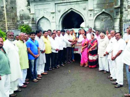 Leave the memory place of Bhaskarrao Shingane from Buldhana to Buldanga from the Rajwada | राजवाड्यामधून भास्करराव शिंगणे यांची स्मृतिज्योत बुलडाण्याकडे रवाना