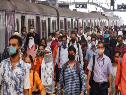 Only leave the house if you have been vaccinated in Mumbai | ...तरच घराबाहेर पडा; ओमायक्रॉनमुळे कोरोनाच्या तिसऱ्या लाटेचा धोका पाहता मुंबईत निर्बंध लागू