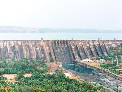 The water storage capacity of the three lakes is again below 100 percent. | ...तर हंडे, घागरी घेऊन रस्त्यांवर उतरावे लागेल; पावसाच्या दमदार हजेरीकडे लागले लक्ष