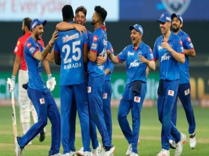 IPL 2020: Delhi Capitals in trouble against RCB; Amit Mishra Injured | IPL 2020: दिल्ली कॅपिटल्स आरसीबीविरुद्ध अडचणीत; अनुभवी खेळाडू दुखापतग्रस्त