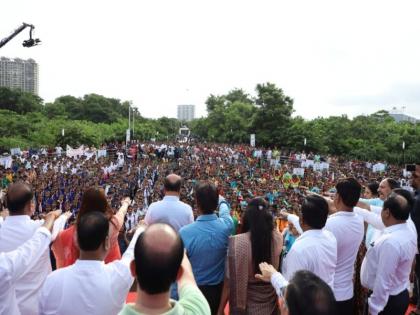 Thousands of citizens took oath of cleanliness in Navi Mumbai; Organizing programs in eight divisions | नवी मुंबईमध्ये हजारो नागरिकांनी घेतली स्वच्छतेची शपथ; आठ विभागांमध्ये कार्यक्रमांचे आयोजन