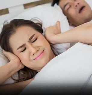 घोरणं बंद करणारे ४ सोपे उपाय-झोपही लागेल गाढ! घोरण्यामुळे तुम्हाला नावं ठेवणारेही होतील बदल पाहून चकीत