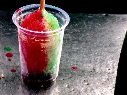 Eating a snow gola, have you seen the license? Poor quality ice is being used in many places | बर्फाचा गोळा खाताय, परवाना पाहिला का? अनेक ठिकाणी निकृष्ट दर्जाच्या बर्फाचा होत आहे वापर