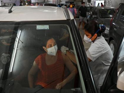 Corona Vaccine What if you get vaccinated while sitting in a vehicle? | Corona Vaccine: नियोजित जागी गाडीतच थांबायचे अन् भुर्रकन जायचे! वाहनात बसूनच लस मिळाली तर?