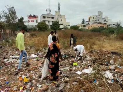 Newborn baby found in garbage heap in front of Solapur Civil Hospital | सोलापूर सिव्हिल हॉस्पिटल समोरील कचऱ्याच्या ढिगाऱ्यात आढळलं नवजात अर्भक 