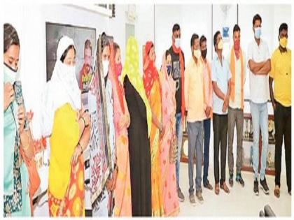 BJP loses in Soyagaon, four out of six corporators join Shiv Sena | सोयगावात भाजपला खिंडार, सहापैकी चार नगरसेवकांचा शिवसेनेत प्रवेश BJP loses in Soyagaon, four out of six corporators join Shiv Sena | सोयगावात भाजपला खिंडार, सहापैकी चार नगरसेवकांचा शिवसेनेत प्रवेश