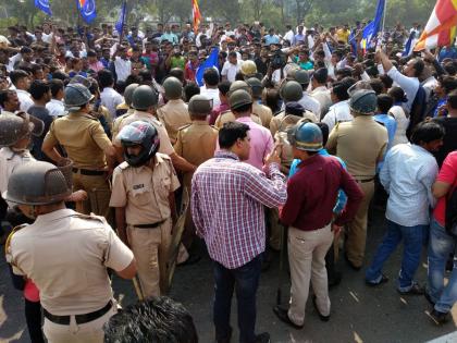 Conflict, picketing in two groups in Khardadevanagar, Chembur | चेंबूरच्या खारदेवनगरात दोन गटांमध्ये संघर्ष, दगडफेक