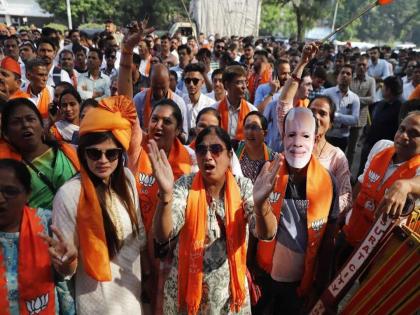 Gujrat Election Result: Anger at BJP but faith in Narendra Modi; The grip on Surat became stronger | भाजपवर राग मात्र विश्वास नरेंद्र मोदींवरच होता; सूरतवरची पकड आणखी मजबूत झाली