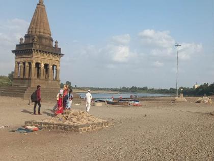 Ashadhi Ceremony 2023; 48 tons of garbage was removed after cleaning the Chandrabhaga river bed | आषाढी सोहळा २०२३; चंद्रभागा नदी पात्राची स्वच्छता करून काढला ४८ टन कचरा