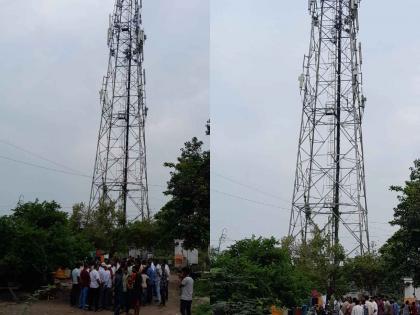 In Kurduwadi, young people went to the mobile tower and held a unique protest for four hours; What is the real reason? | कुर्डूवाडीत तरुणाचे मोबाईल टॉवरवर जाऊन चार तासांपासून अनोखे आंदोलन; नेमकं कारण काय?