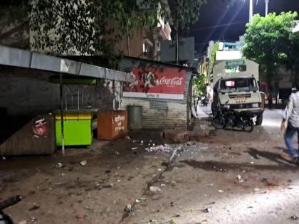 Stone pelting in Punjab Talim area in Solapur; Cars vandalized due to dispute between two groups | सोलापुरातील पंजाब तालीम परिसरात दगडफेक; दोन गटात वाद झाल्यानं गाड्यांची तोडफोड Stone pelting in Punjab Talim area in Solapur; Cars vandalized due to dispute between two groups | सोलापुरातील पंजाब तालीम परिसरात दगडफेक; दोन गटात वाद झाल्यानं गाड्यांची तोडफोड