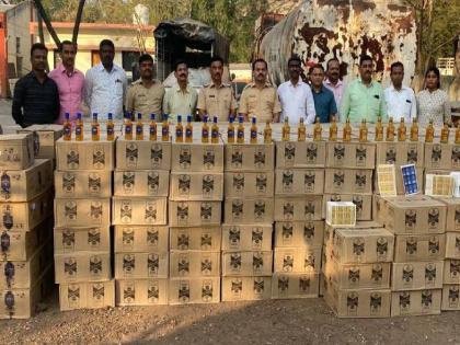 33 lakh foreign liquor stock seized from Solapur; Big action by Excise Department | सोलापुरातून ३३ लाखांचा विदेशी दारुचा साठा जप्त; एक्साइज विभागाची मोठी कारवाई