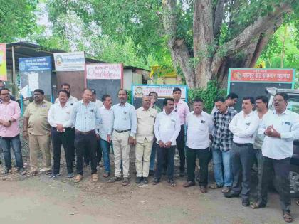 Solapur Mahadistrivan engineers on the streets over pending wage hike deal | प्रलंबित वेतनवाढ करारासाठी महावितरणचे अभियंते रस्त्यावर; ९ जुलैपासून बेमुदत संपाचा दिला इशारा