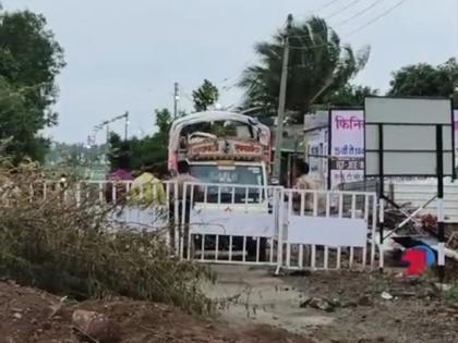 British-era Diksal bridge over Ujani reservoir collapses; Villagers in western areas lose contact with Pune district | उजनी जलाशयावरील ब्रिटिशकालीन डिकसळ पुल खचला; पश्चिम भागातील ग्रामस्थांचा पुणे जिल्ह्याशी संपर्क तुटला British-era Diksal bridge over Ujani reservoir collapses; Villagers in western areas lose contact with Pune district | उजनी जलाशयावरील ब्रिटिशकालीन डिकसळ पुल खचला; पश्चिम भागातील ग्रामस्थांचा पुणे जिल्ह्याशी संपर्क तुटला