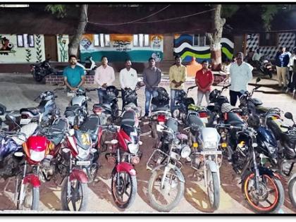 raid on gambling den in sinnoor 17 accused in custody goods worth 1 4 million seized | सिन्नूरमधील जुगार अड्डयावर छापा; १७ आरोपी ताब्यात, सव्वा चौदा लाखांचा मुद्देमाल जप्त