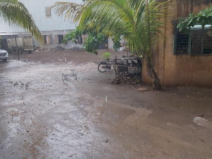 heavy rain in solapur city relief to the people of solapur suffering from heat | सोलापूर शहरात जोरदार पाऊस; उकाड्याने त्रस्त सोलापूरकरांना दिलासा