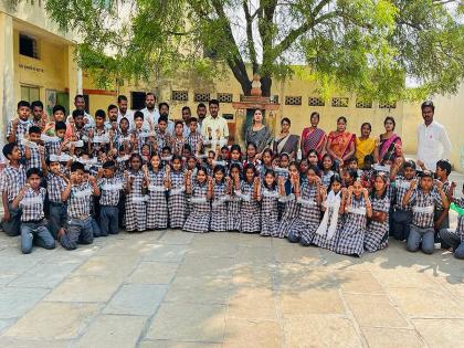 Solapur: Children of laborers in Solapur made water pots for thousands of birds; Adoption of sustainable from waste | Solapur: सोलापुरातील कामगारांच्या मुलांनी हजारो पक्ष्यांसाठी बनवली पाणपोई; टाकाऊपासून टिकाऊचा अवलंब