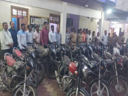 26 bikes stolen from twelve villages, three people arrested | बारा गावांतून चोरल्या २६ दुचाकी, तीन जणांना अटक